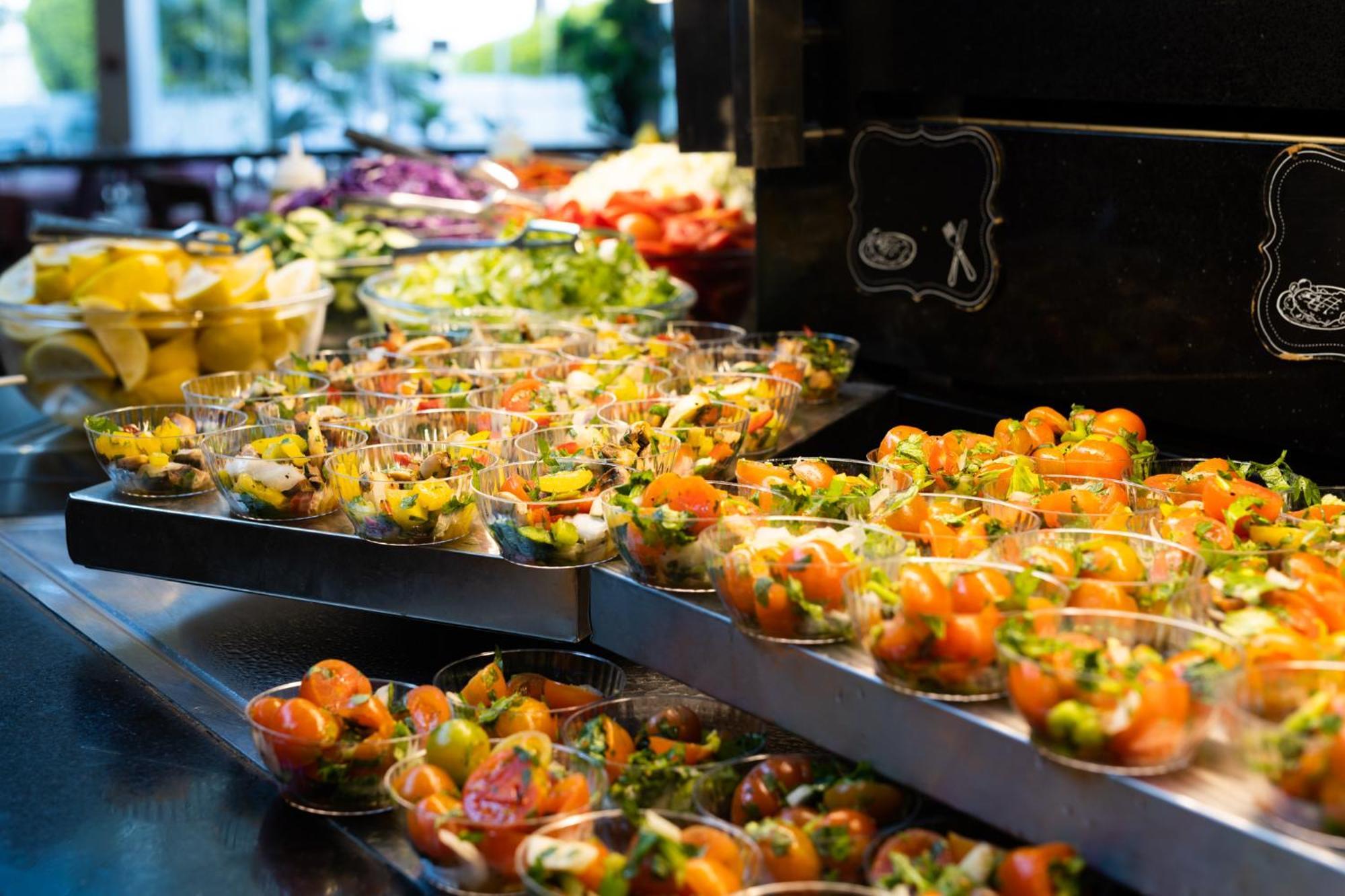 David Dead Sea Resort & Spa Én-Bokek Kültér fotó A salad bar